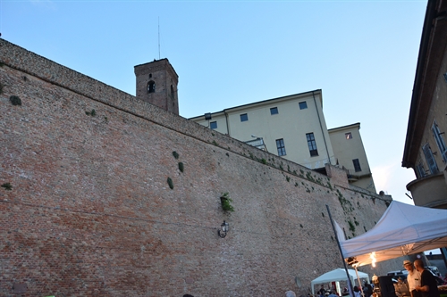 Il castello da P.za Hope.